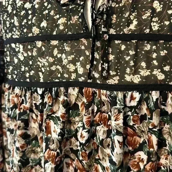 Ava James 3X Flowy Floral Top. 
3/4 Sleeve. 
Womens. 
Sheer up top - Picture 8 of 10